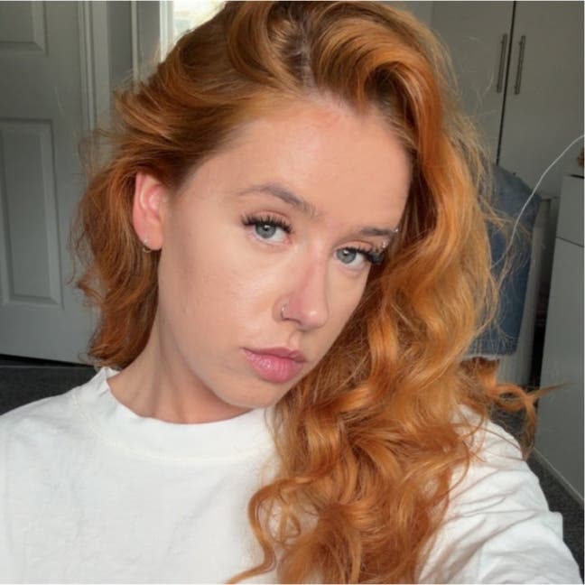 I am a professional female aged 27. I am look... Main Photo