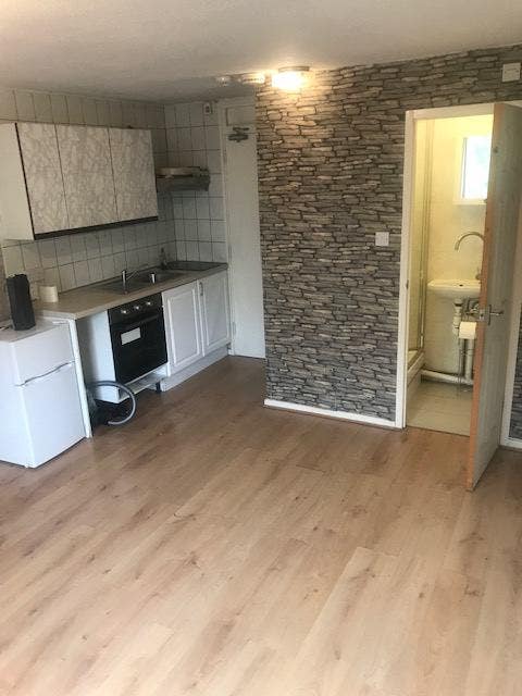 Self Contained Studio Room, Central Milton Keynes Main Photo