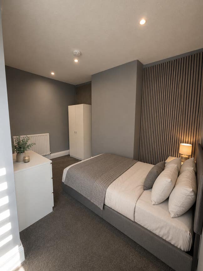  ✨Newly Refurbished Room | Bills Included | Fibre  Main Photo