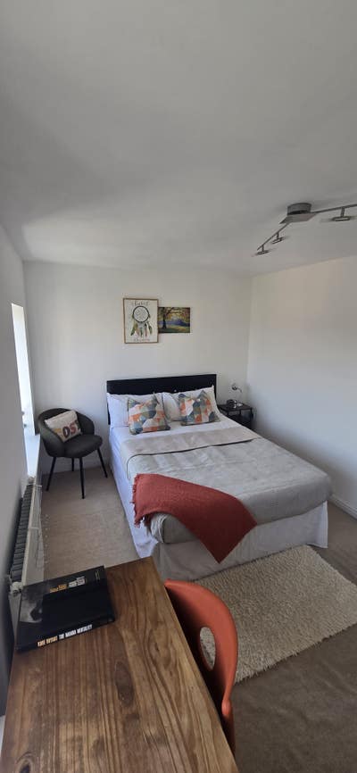 Furnished Double Room -Near NHS Hospitals Main Photo