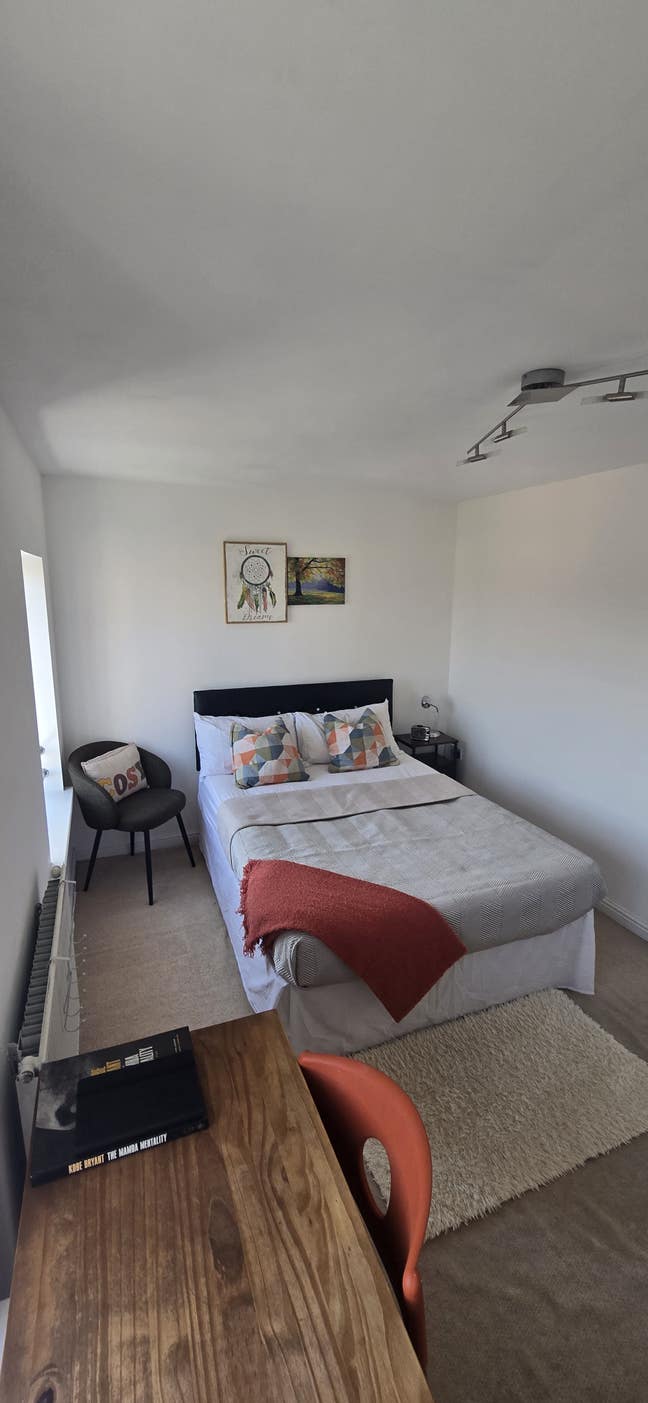Furnished Double Room -Near NHS Hospitals Main Photo