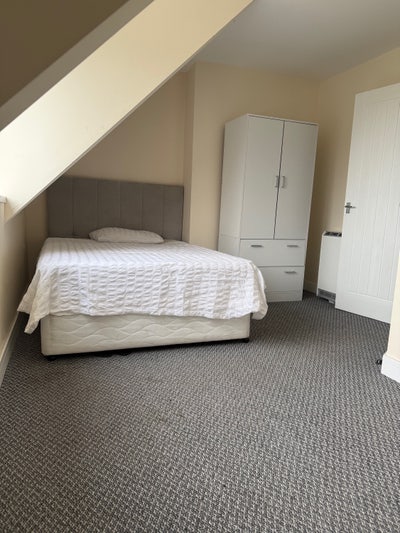 1 Double Bedroom Main Photo