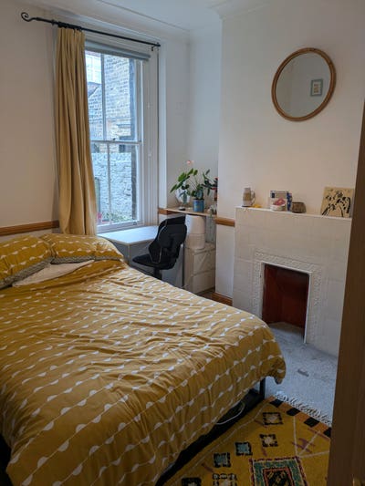 Cosy double room in friendly houseshare Main Photo