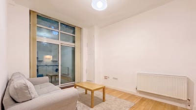 Spacious 1 Bed Flat in Elephant and Castle Main Photo