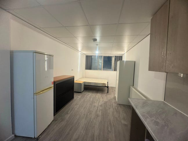 Studio Flat Is Available For Rent In - S3 9AP Main Photo