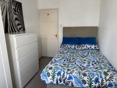 1 Min from  Whitton Station - Bills inc. Main Photo