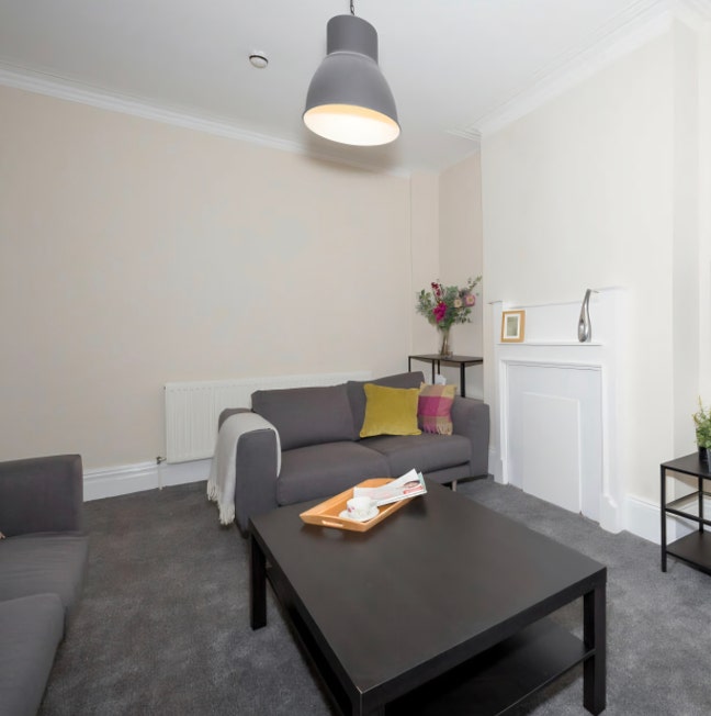 *Bright, Airy, Relaxing House in Hounslow, London* Main Photo