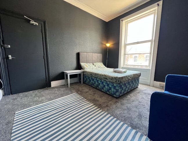 Double Room (Next to Bus Terminal) Main Photo