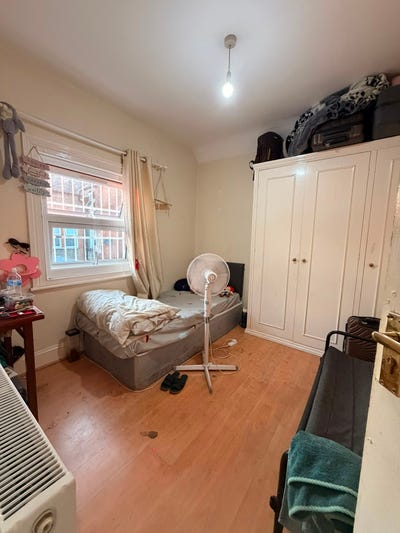 Medium Room with Single Bed Opp Sainsbury. Main Photo