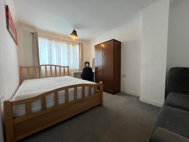 Room Everything Include  Main Photo