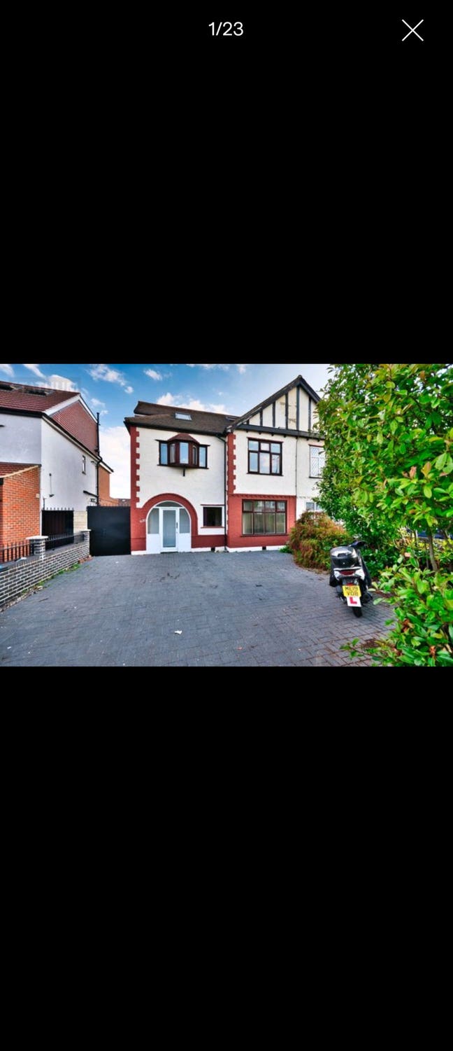 1 spacious Double Room available  Main Photo