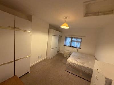 2 Rooms Available to Rent – Barking (IG11) Main Photo