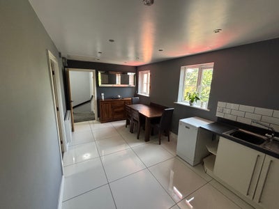Beautiful Shrewsbury apartment available  Main Photo
