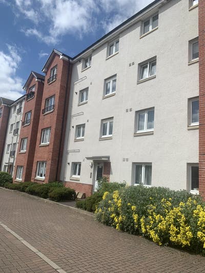 Female preferred -  Bright  Double  Bedroom  in  Edinburgh
 Main Photo