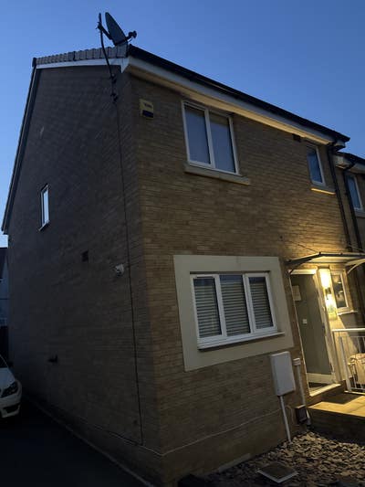 Double Room to Rent in 3 Bed House in Lyde Green Main Photo