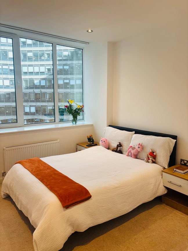 Spacious  En-suite  double room available  Main Photo