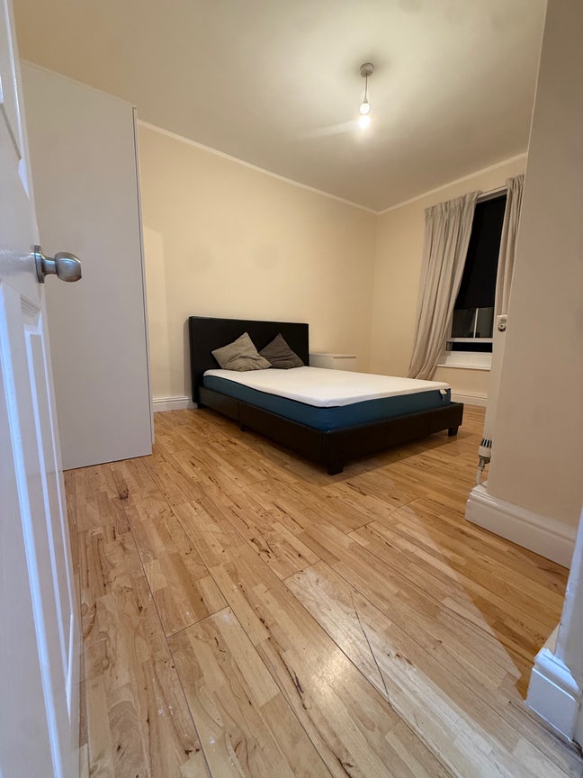Beautiful Double Room available Surrey SE85  Main Photo