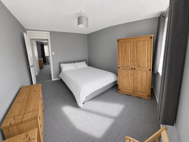 Peaceful Double Room | Bills Included | Non-HMO Main Photo