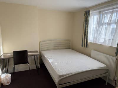 Double Room / Single Occupancy / East Acton Main Photo
