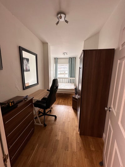 Doubles with Bathroom 2Mins to Westfield Main Photo
