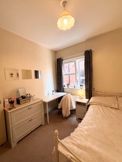 Cosy Double Room Available on Malone Avenue Main Photo