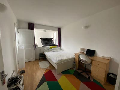 Large En Suite Double Room in E1 Main Photo