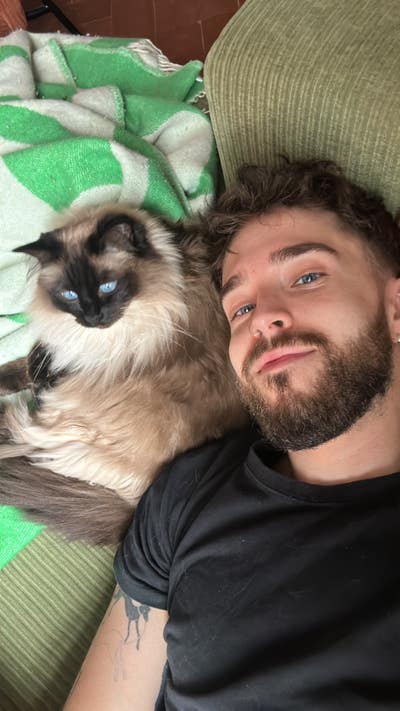 Professional Male seeks a double room Main Photo