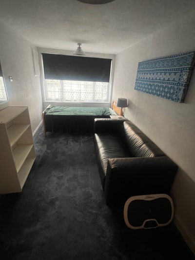 Decent size double room  Main Photo