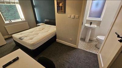 En Suite,Premium rooms, Bills Inc, transport, Uni Main Photo