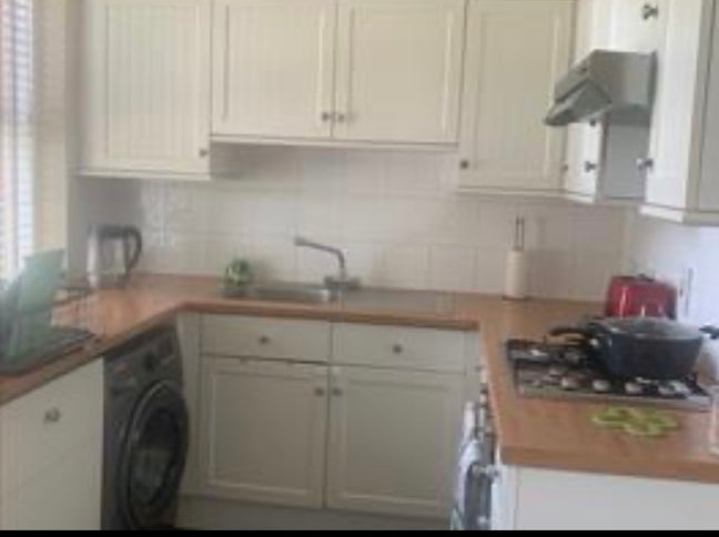 A double master bedroom in a lovely flat  Main Photo