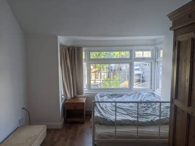 Spacious 2 Double Rooms Available London NW11  Main Photo
