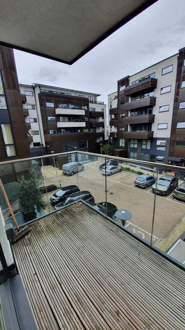  1 bedroom in a 3 bed flat in Clapham North Main Photo