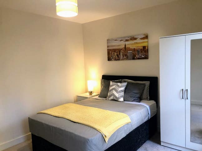 Lovely Comfortable Room Bills Included Main Photo