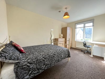 Double Room - Located by Broomfield Hospital Main Photo
