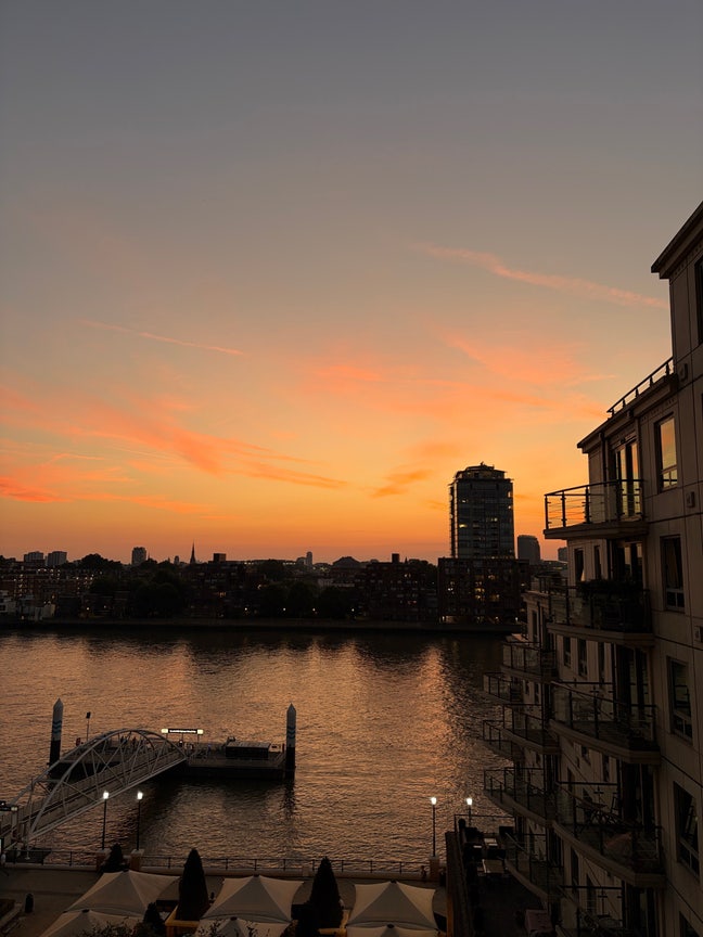 Double bed in vauxhall, 1 min from station Main Photo