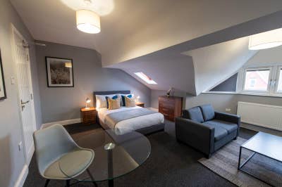 🔥 Large Dbl En-Suite/Kitcehette/Dining/Study 🔥 Main Photo