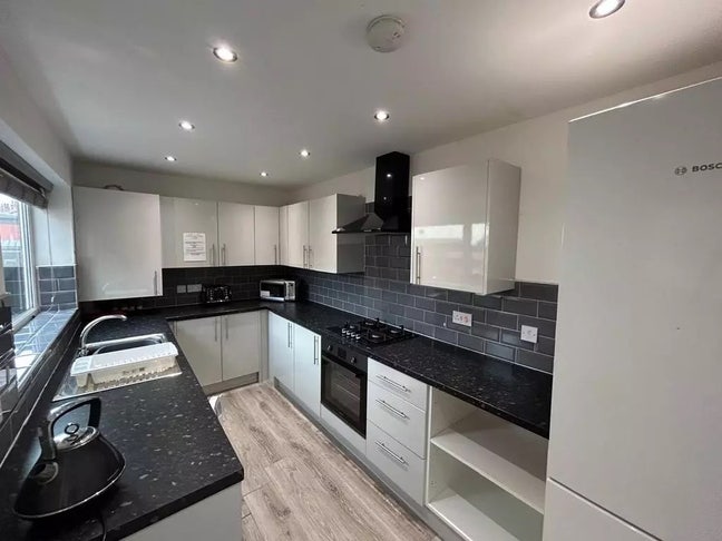 Looking for a replacement tenant urgently! Main Photo