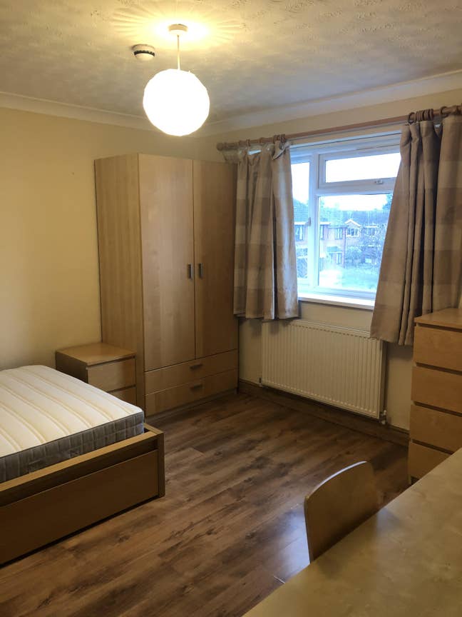 Beautiful furnished double room available. Main Photo