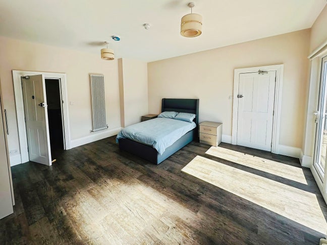 Fully Furnished Rooms & Studio to Rent in Burnham Main Photo