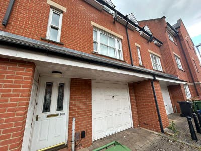 Ensuite Double Room in Spacious Central House  Main Photo