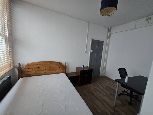 Double Room in City Centre HMO – Bills Included Main Photo