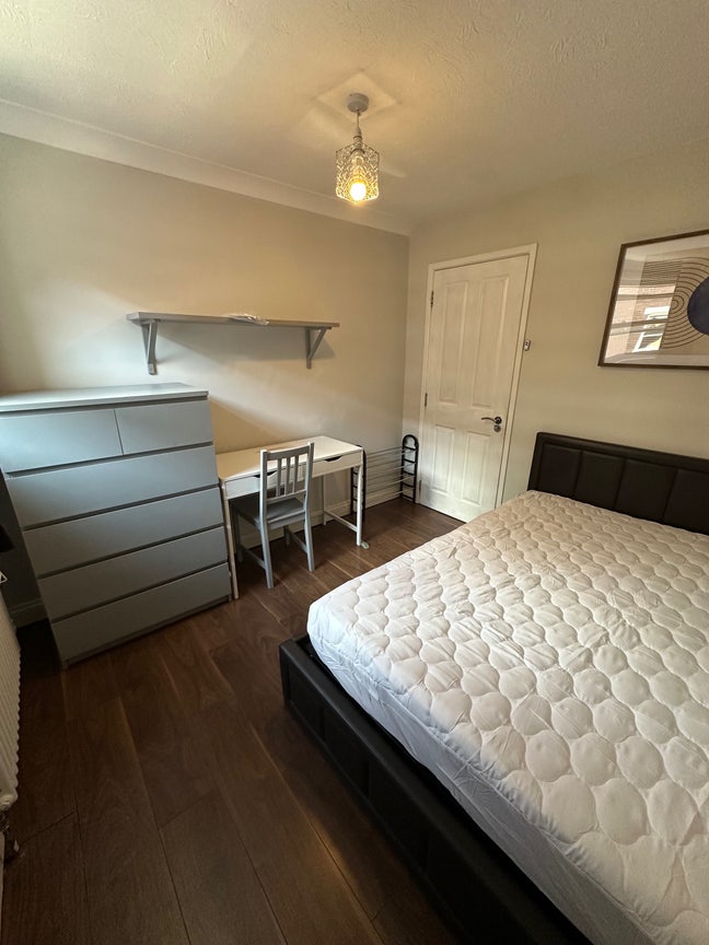 Outstanding House – Private Bathrooms Main Photo