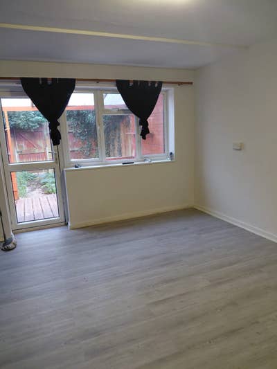 Large Double Room with Private Garden Access  Main Photo