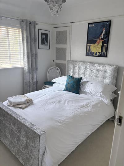 Double room nr to Pinewood Studios  Main Photo