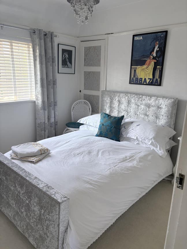 Double room nr to Pinewood Studios  Main Photo