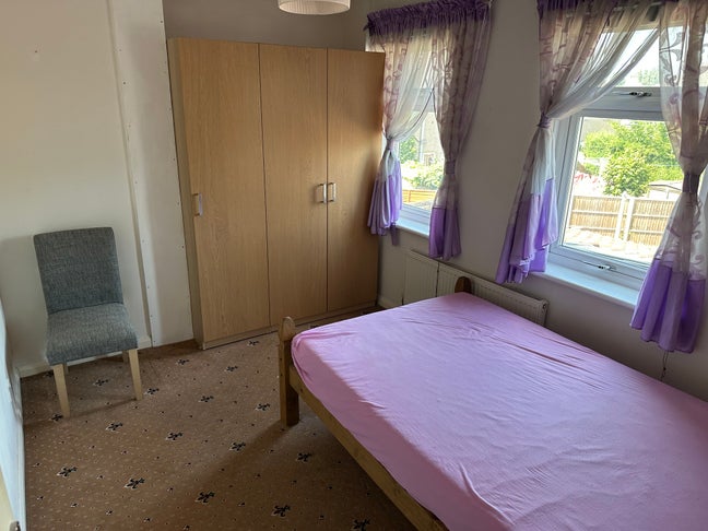 Hayes Town(UB3) - Double Room with Internet Main Photo