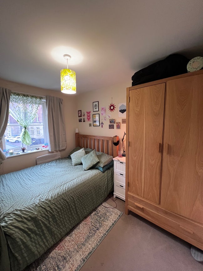 Cosy Double Room En-Suite in Gated Armley Flat  Main Photo