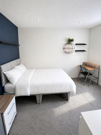 1 Large Double room Ready 08/09/2026 - L13 Area! Main Photo