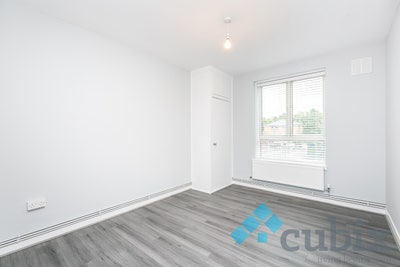 2 bedroom flat in Walworth Main Photo