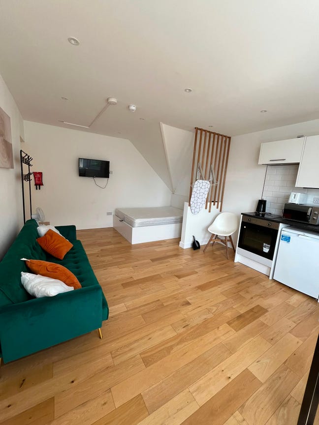 Modern & Bright Self-Contained Studios/All Include Main Photo